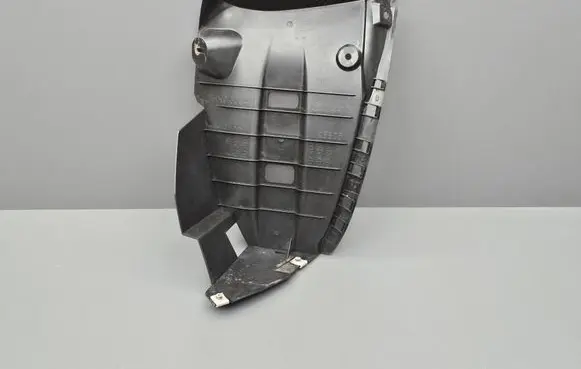 Rear arch fender liner splash guards