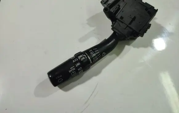 Toyota Avensis Verso Wiper control stalk 173654