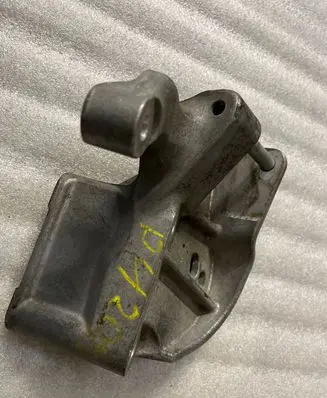 Volvo V40 Engine mounting bracket 31359638