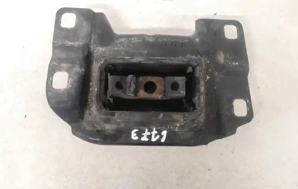 Volvo V50 Engine mount bracket 349249l 761204