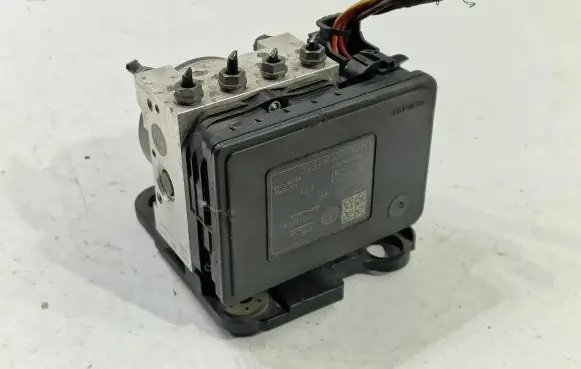 Seat Leon (5F) ABS Pump 5Q0907379R 5Q0614517Q