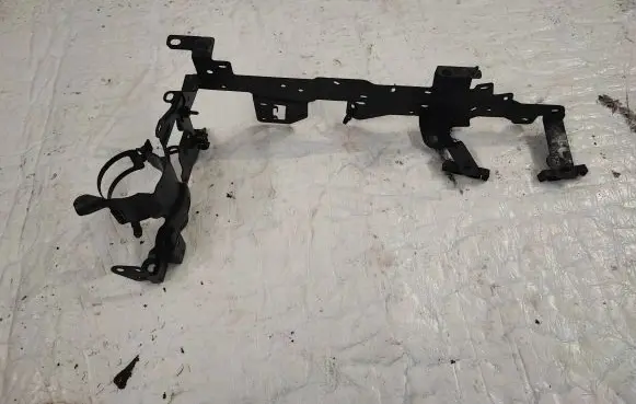 Opel Vivaro Fuel filter bracket/mount holder 747650481 93459003