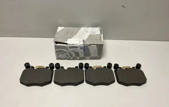 BMW 7 G70 Brake pads (front) 8842387
