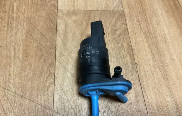 Mercedes-Benz A W168 Windscreen/windshield washer pump 2108691021
