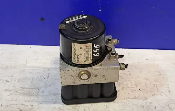 Volvo V50 ABS Pump 30647855 30665886