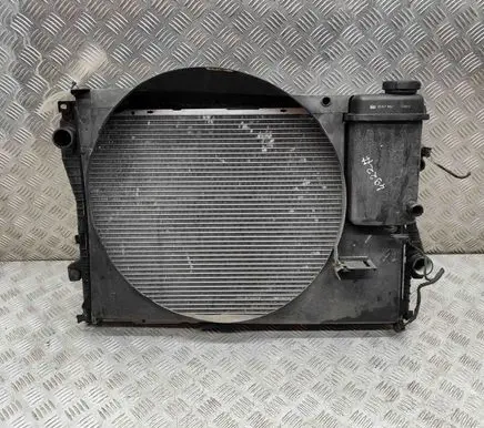 BMW 7 E38 Coolant radiator 1440252 1702969