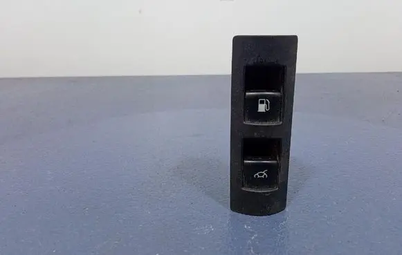 Volkswagen New Beetle Tailgate opening switch 1C0959833