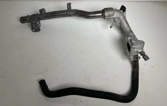 Ford Mustang VI Engine coolant pipe/hose FR3E8K556BA