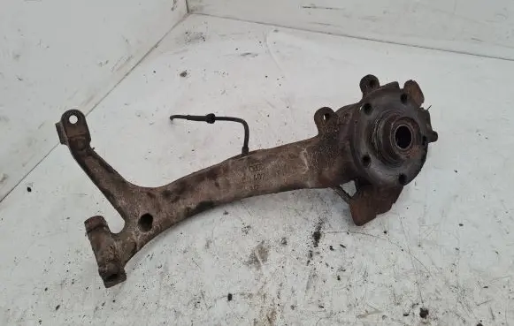 Audi A4 S4 B5 8D Front wheel hub