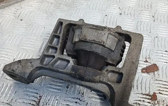 Volvo V50 Engine mount bracket 31401666