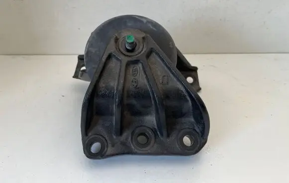 KIA Sportage Engine mount bracket 21815D9100