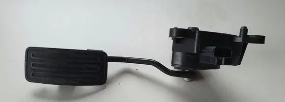 Nissan Qashqai+2 Accelerator throttle pedal