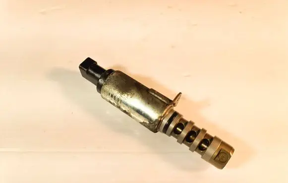 Audi A6 S6 C6 4F Camshaft vanos timing valve 06E109257J