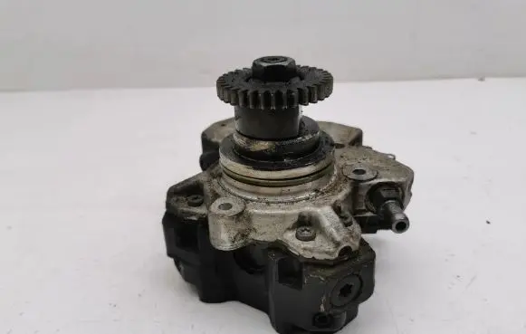 Mercedes-Benz ML W164 Fuel injection high pressure pump A6420700501 0445010145