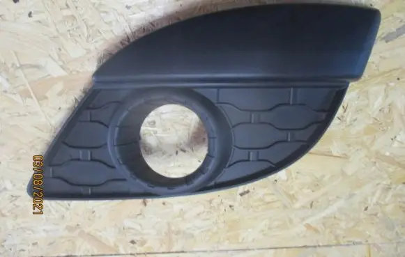Renault Twingo II Front fog light trim/grill
