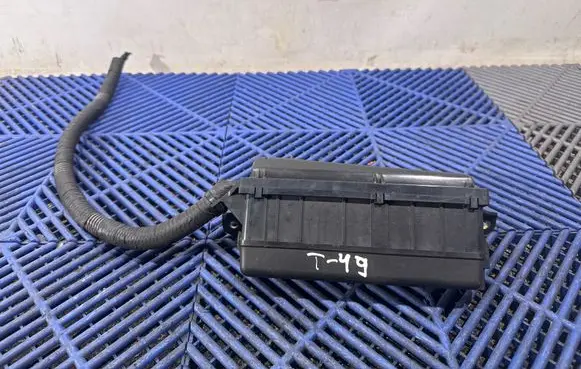 Toyota Prius (XW20) Relay mounting block 7107XA1
