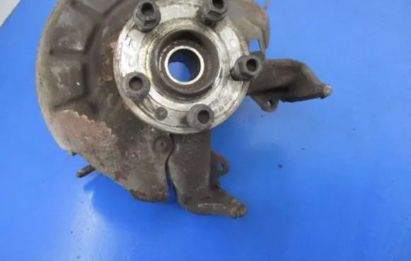 Skoda Fabia Mk2 (5J) Front wheel hub spindle knuckle