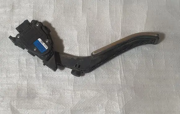 Volkswagen Touareg I Accelerator throttle pedal 7L6723507