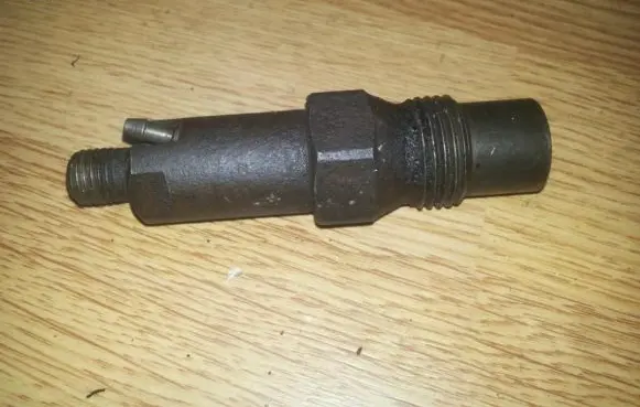 Ford Courier Fuel injector lrc6732602c