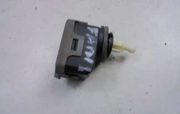 Headlight level adjustment motor