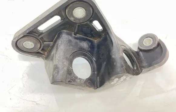 Skoda Octavia Mk2 (1Z) Gear shift cable bracket 1K0711789J