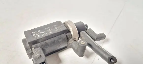 Audi A8 S8 D2 4D Turbo solenoid valve 2190322