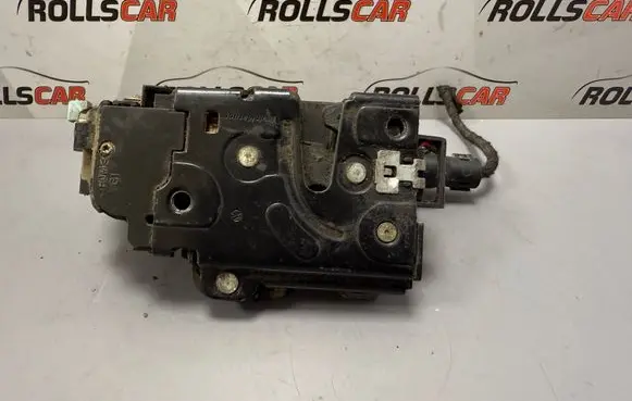 Volkswagen Caddy Front door lock 3D1837015