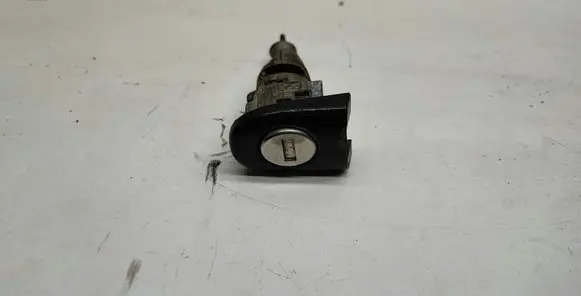 Volkswagen Golf V Front door lock (next to the handle) BH8ESZP52