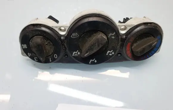 Ford Focus Climate control unit 98AB18C419AE