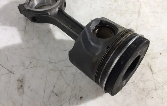 Ford Transit Piston with connecting rod