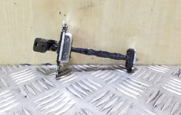 KIA Sorento Front door check strap stopper