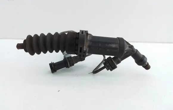 BMW 3 E90 E91 Clutch master cylinder 6775872