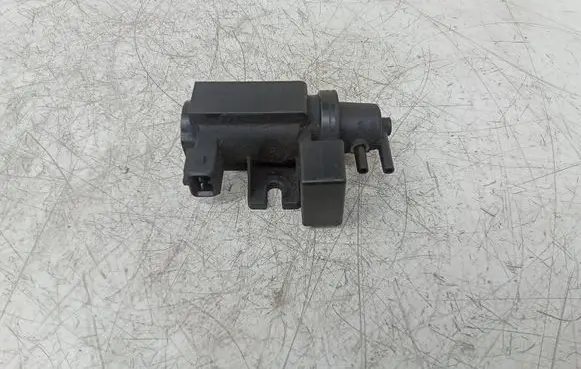 BMW 7 E65 E66 Turbo solenoid valve 7796634 70057900 06T125
