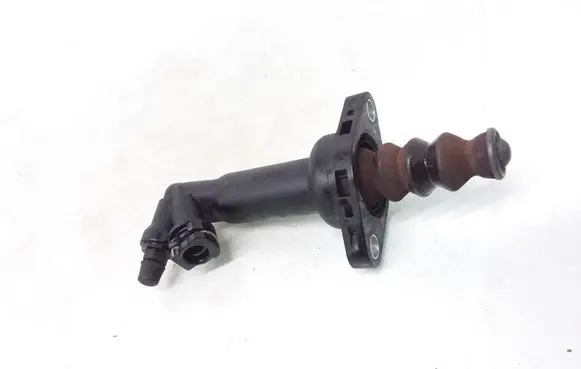 Clutch slave cylinder