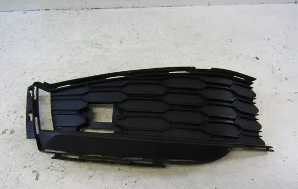 Skoda Kamiq Front bumper lower grill 658807367