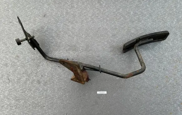 Accelerator throttle pedal
