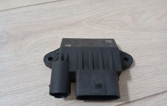Mercedes-Benz E C207 W207 Glow plug pre-heat relay A6429005801