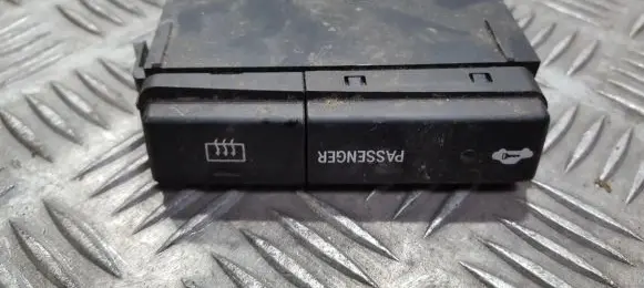 Toyota Avensis T250 Windscreen/window heater switch 8479005110d 84790-05110-d