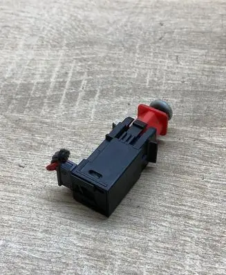 Opel Zafira A Brake pedal sensor switch 55701395 869619858