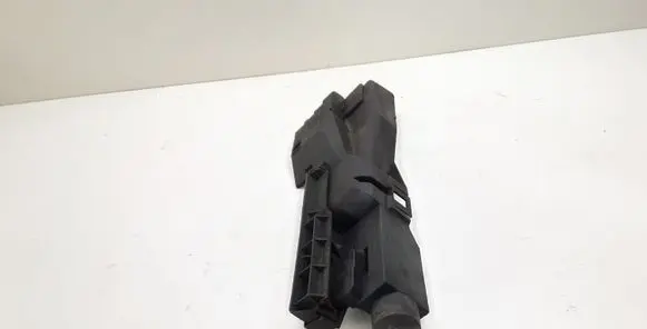 Radiator mount bracket