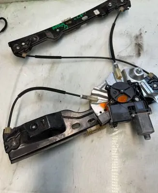 Opel Insignia A Front door window regulator with motor 915722102