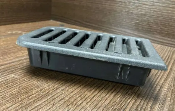 Iveco Daily 4th gen Dashboard side air vent grill/cover trim 504066634