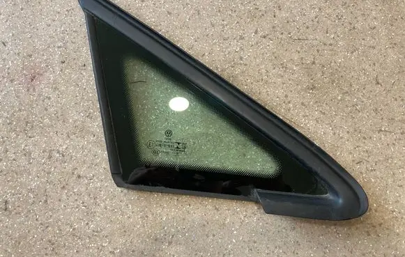 Volkswagen Golf VIII Front door vent window glass four-door 5H0845412H