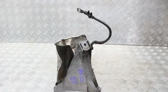 Volkswagen PASSAT B5 Engine mounting bracket 8D0199308L