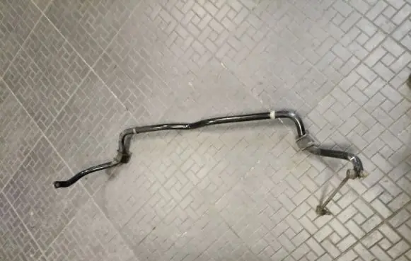 Suzuki Grand Vitara II Front anti-roll bar/sway bar