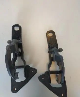 Volvo V70 Tailgate/trunk/boot hinge 8613157