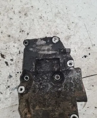 Volkswagen PASSAT B5.5 A/C compressor mount bracket 038260885C