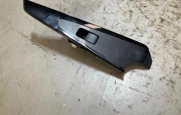 Mazda 2 Electric window control switch 8256T2 D09H66370