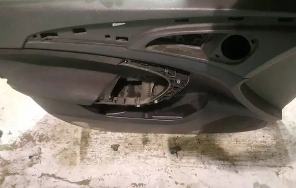 Opel Insignia A Front door card panel trim
