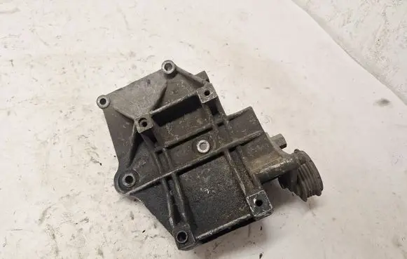 Audi A4 S4 B5 8D A/C compressor mount bracket 028260885A